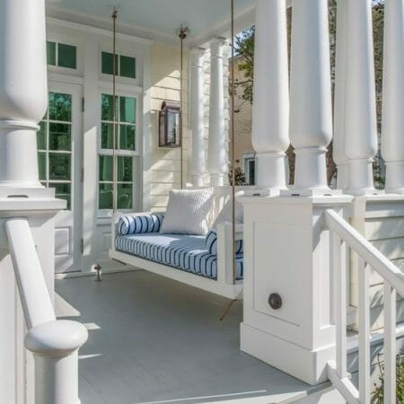 9 CHARMING FRONT PORCHES WITH SMART IDEAS TO STEAL